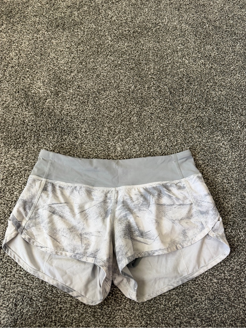Lululemon Speed ups 2.5” - Picture 3 of 5